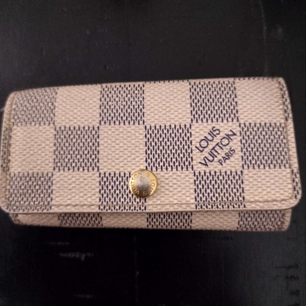 Louis Vuitton  key holder